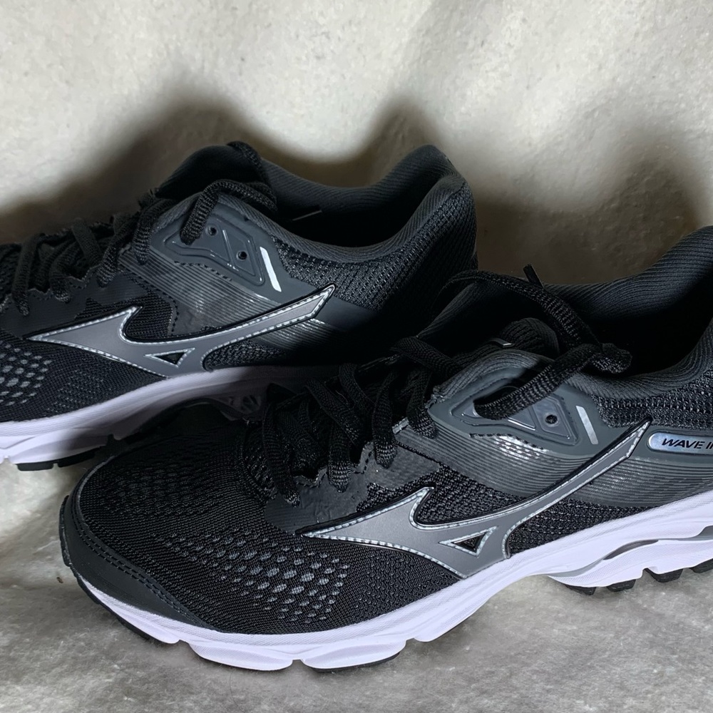 Mizuno Wave Inspire 15 women’s size 8